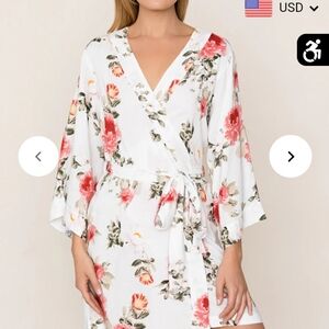 Yumi Kim Dream Lover Robe. Wedding  White Pink / Coral floral.  Size Medium
